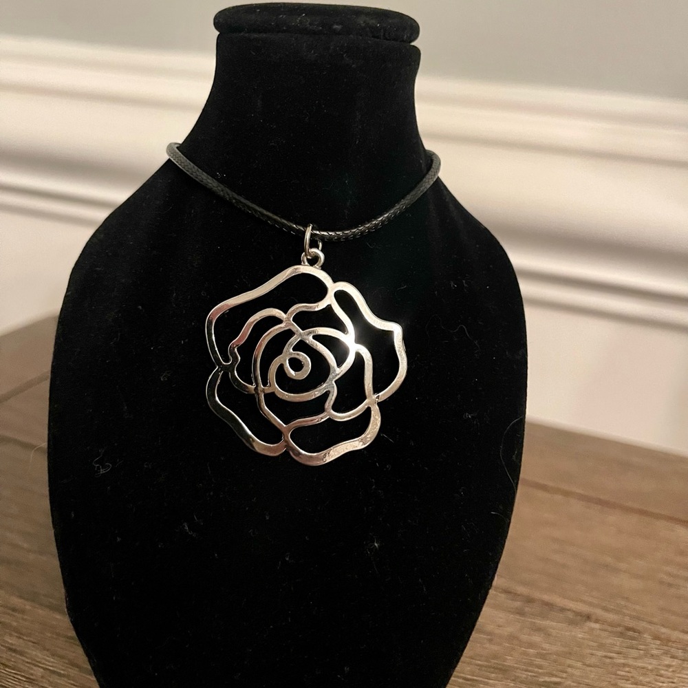 Hollow silver Flower charm necklace